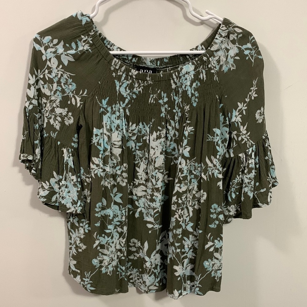 Ana green white and a touch of blue top with fun gathered sleeves very good cond